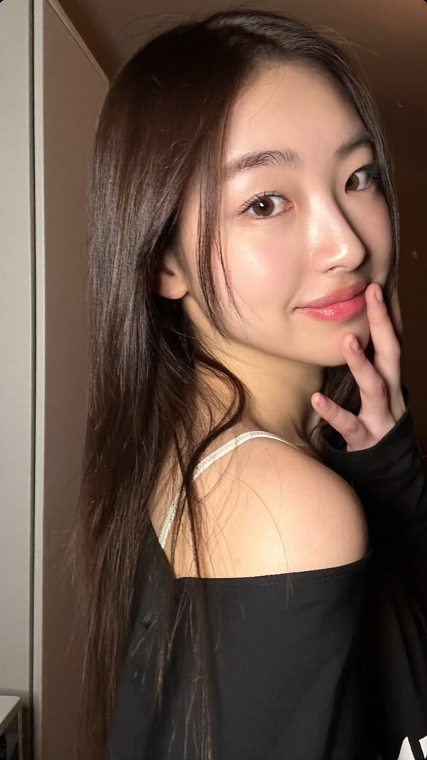 回眸浅笑的少女 图 2