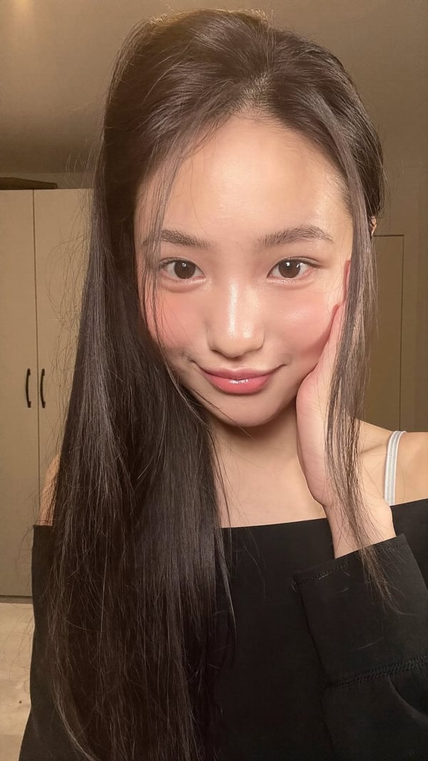 回眸浅笑的少女 图 3