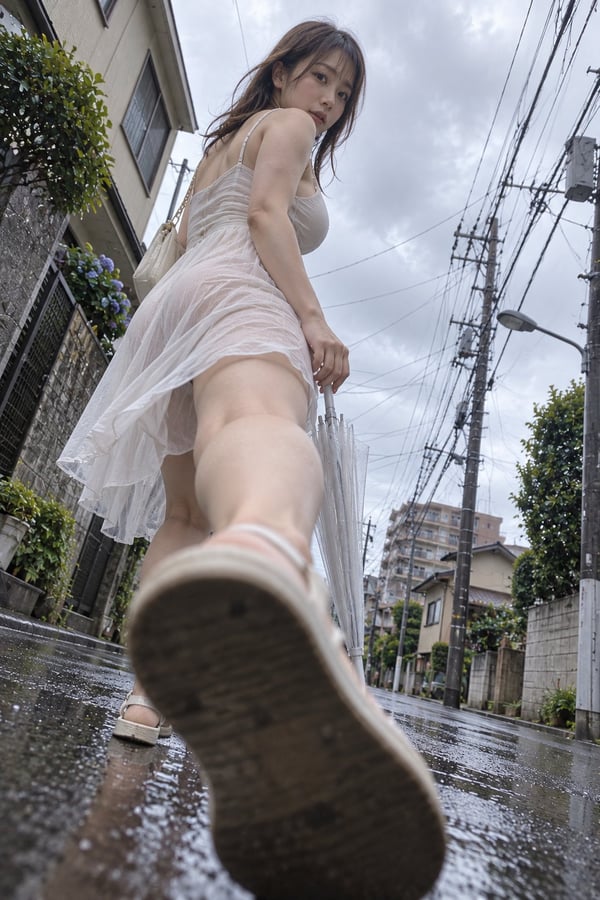 手机坠地瞬间抓拍 图 1