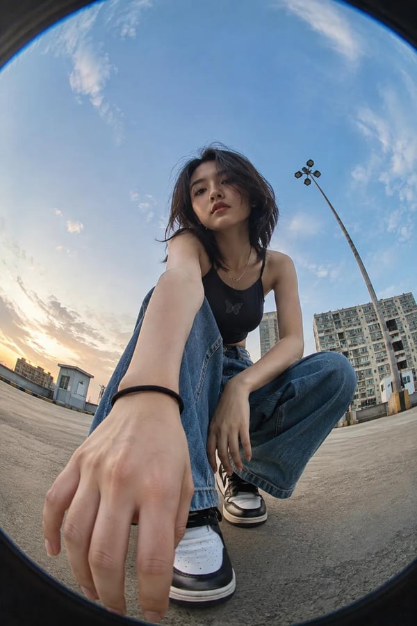 鱼眼低角少女 图 1