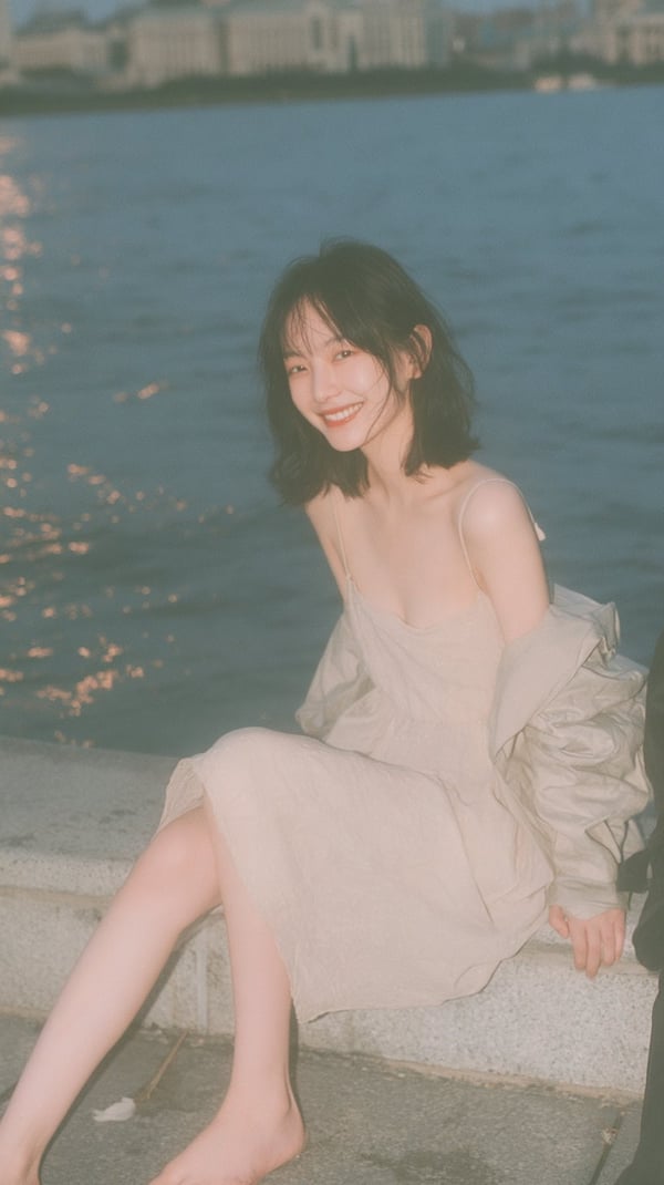 黄昏河堤·落日少女 图 1